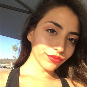 Meet your Posher, Ana